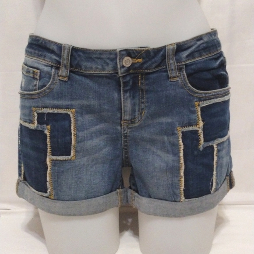 I Love Ronson Patch Denim Cuffed Shorts Size 2 Distressed Trendy Summer Style